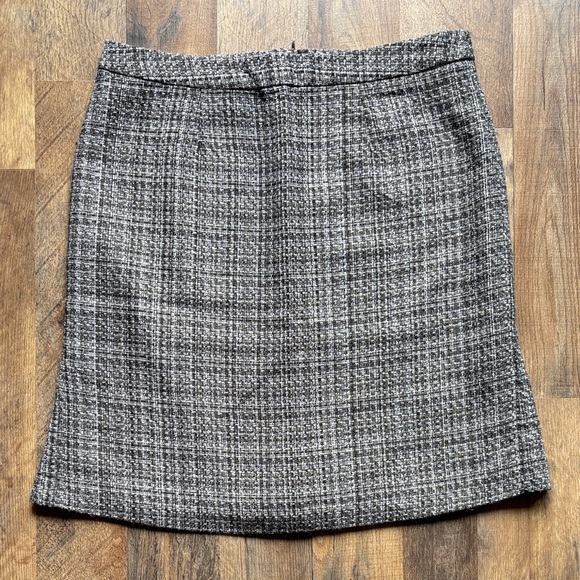 Jaclyn Smith Dresses & Skirts - Jaclyn Smith gray and white tweed skirt size 10